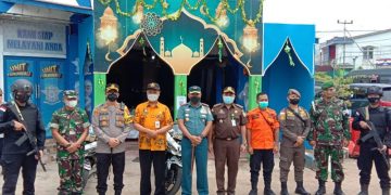 Kapolres Ketapang bersama jajaran Forkopimda berfoto bersama usai pengecekan Pospam Lebaran, Kamis (28/4/2022). Foto: Ist