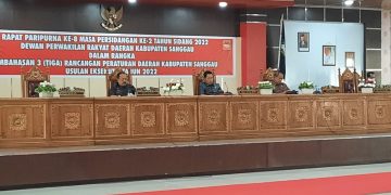 Rapat Paripurna pembahasan tiga Raperda. Salah satunya terkait penganggaran Pilkada Serentak 2024 di Gedung DPRD Sanggau, Senin (23/5/2022). Foto: Kiram Akbar/Equator Online