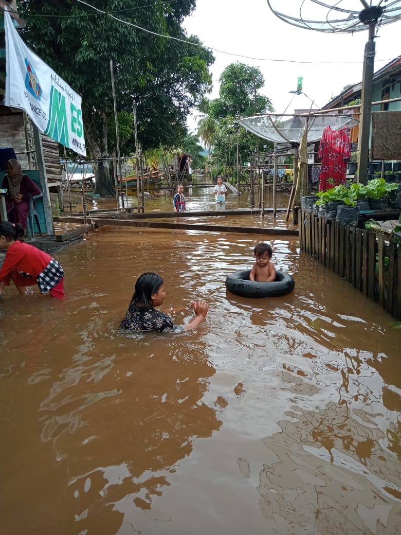 Foto--Kondisi banjir yang merendam Dusun Sungai Bemban Kecamatan Kapuas, Kabupaten, Sanggau, Minggu (09/10/2022)---ist