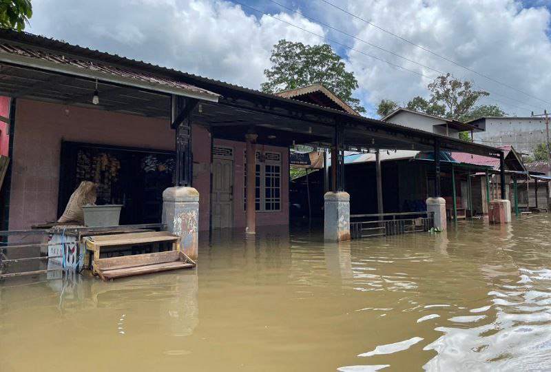 Foto--Pemukiman warga di sejumlah Kecamatan penghuluan Ketapang masih terendam banjir--'Istimewa.