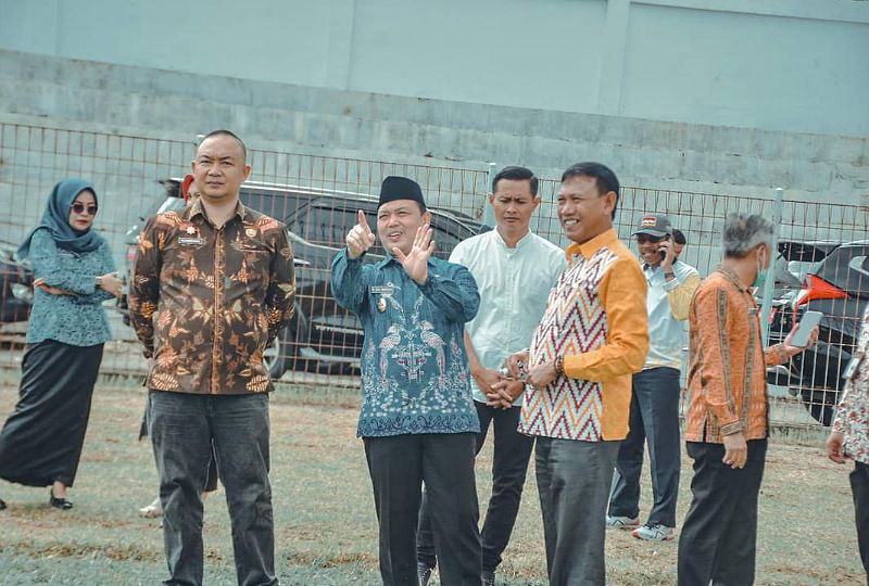 Foto--Wagub Kalbar dan Wakil Bupati meninjau vanue utama MTQ Kalbar di Ketapang--- Prokopim Pemkab Ketapang.