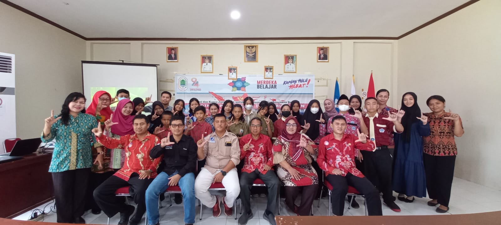 Kegiatan pelatihan Jurnalistik yang dilakukan Dinas Pendidikan Kapuas Hulu dengan menggandeng Jurnalis dari Persatuan Jurnalis Kapuas Hulu