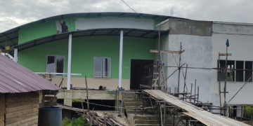 Kantor KPH Utara yang masih dalam pengerjaan ini menghabiskan dana APBD Provinsi Kalbar sebesar Rp2, 4 Miliar hingga hari ini belum selesai