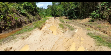 Kondisi jalan Nanga Dangkan-Nanga Luan Kecamatan Silat Hulu masih hancur