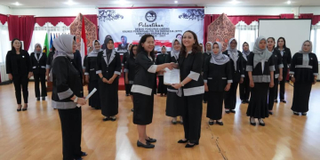 Pelantikan pengurus KPPI Kapuas Hulu oleh Ketua KPPI Kalbar Angelina Fremalco