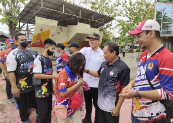 Pelepasan atlet ke Porprov Kalbar yang dilakukan oleh Wakil Bupati Kapuas Hulu Wahyudi Hidayat