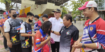 Pelepasan atlet ke Porprov Kalbar yang dilakukan oleh Wakil Bupati Kapuas Hulu Wahyudi Hidayat