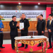 Foto---Bupati Paolus Hadi menerima Raperda APBD 2023 yang telah disahkan bersama DPRD Sanggau, Selasa (29/11/2022)--ist