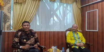 Foto---Wakil Bupati Ketapang, H Farhan dan Kepala Dinas Ketenagakerjaan, H Sukirno saat ditemui awak media Ketapang, Kamis (08/12)---Abdul.