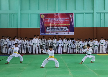 Karateka Inkanas Kapuas Hulu Ranting Putussibau Utara saat menunjukkan keahliannya di Kejuaraan Inkanas Kapuas Hulu