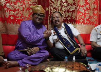 Foto—Wakil Bupati Sanggau, Yohanes Ontot (kanan) bersama Ketua IKSB Kabupaten Sanggau, Akmal SE—ist