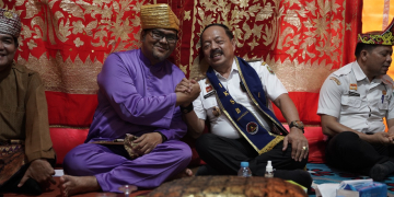 Foto—Wakil Bupati Sanggau, Yohanes Ontot (kanan) bersama Ketua IKSB Kabupaten Sanggau, Akmal SE—ist