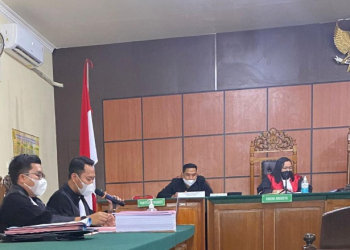 Foto---Penuntut umum membacakan tuntutan dalam sidang lanjutan kasus dugaan tindak pidana korupsi pengelolaan Rusunawa PLBN Entikong, Selasa (10/01/2023)---Cabjari Entikong