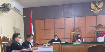 Foto---Penuntut umum membacakan tuntutan dalam sidang lanjutan kasus dugaan tindak pidana korupsi pengelolaan Rusunawa PLBN Entikong, Selasa (10/01/2023)---Cabjari Entikong