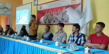 Foto--Masyarakat hadir dalam acara sosialisas rencana kerja pertambangan PT. SPMi