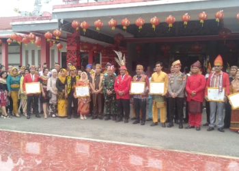 Disdukcapil dan Dinas Penanaman Modal dan PTSP Sanggau ‘Borong’ Penghargaan