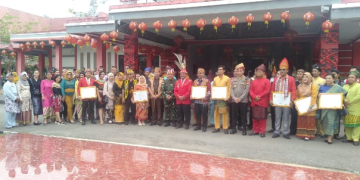 Disdukcapil dan Dinas Penanaman Modal dan PTSP Sanggau ‘Borong’ Penghargaan