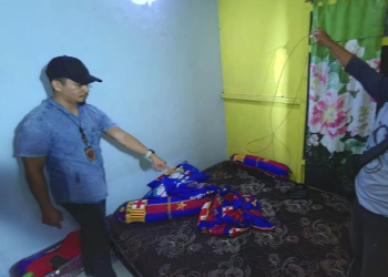 Foto---Anggota Polsek Benua Kayong, Polres Ketapang melakukan olah TKP di kediaman korban---Humas Polres Ketapang.