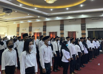 Foto--Proses pengambilan sumpah/janji anggota PPS se-Ketapang---istimewa.