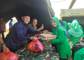 Kegiatan Bazar sembako murah yang diadakan Batalyon Infanteri Raider Khusus 644 Walet Sakti