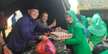Kegiatan Bazar sembako murah yang diadakan Batalyon Infanteri Raider Khusus 644 Walet Sakti