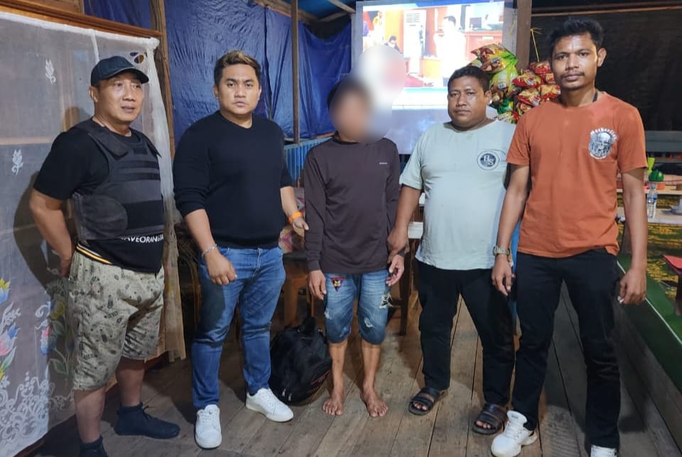 Pelaku saat ditangkap Tim Jatanras Polres Kapuas Hulu