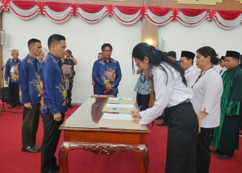 Penandatanganan berita acara pelantikan PPK se Kapuas Hulu