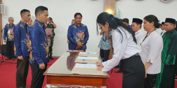 Penandatanganan berita acara pelantikan PPK se Kapuas Hulu