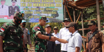 Peresmian sumur bor di Desa Bontai Kecamatan Jongkong