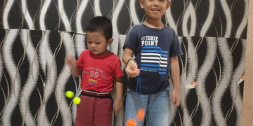 Permainan Lato-lato saat ini mulai menjamur dimainkan dikalangan anak-anak