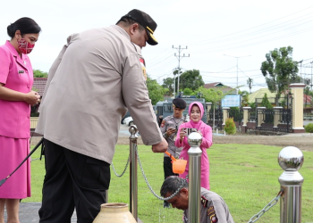 Upacara kenaikan pangkat anggota Polres Kapuas Hulu yang dipimpin langsung oleh Kapolres Kapuas Hulu