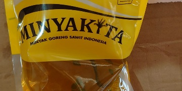 Foto--Minyak Goreng merek Minyak Kita yang merupakan program Minyak Goreng Rakyat