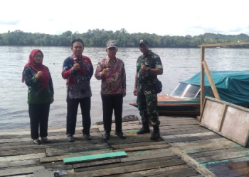 Warga Kantu’ Bongkar Sendiri Jamban di Sungai, Tanjung Sekayam Kelurahan Pertama Deklarasi ODF