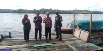 Warga Kantu’ Bongkar Sendiri Jamban di Sungai, Tanjung Sekayam Kelurahan Pertama Deklarasi ODF