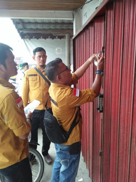 Foto--Ruko di Pasar Entikong yang disegel Disperindagkop Sanggau pada 31 Januari 2023-ist