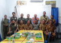 Foto--Foto bersama usai rapat gabungan antara Satpol PP, Disperindagkop, DPKAD, Dinas Lingkungan Hodupmdan Camat, membahas rencana penertiban PKL di dalam Kota Sanggau, Senin (20/02/2023) di aula Kantor Satpol PP Sanggau--Kiram