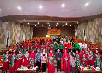 Anggota MPR RI Erlinawati SH. MAP saat melakukan sosialisasi empat pilar kebangsaan di gedung Konferensi Universitas Tanjungpura Kota Pontianak, Selasa (21/02/2023).