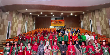 Anggota MPR RI Erlinawati SH. MAP saat melakukan sosialisasi empat pilar kebangsaan di gedung Konferensi Universitas Tanjungpura Kota Pontianak, Selasa (21/02/2023).