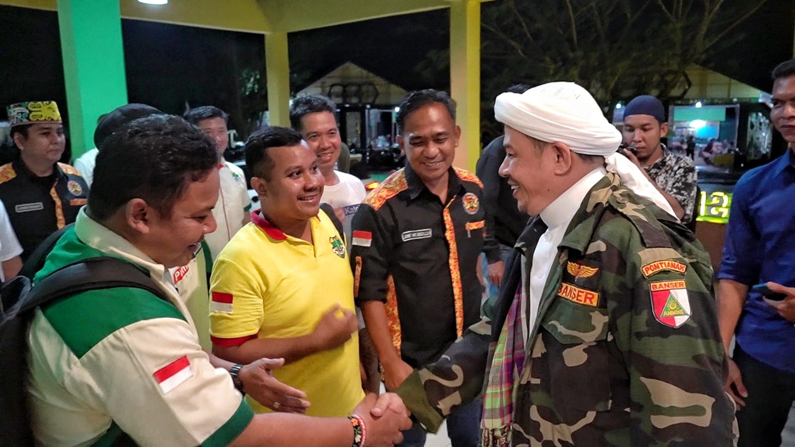 Pemuda Katolik Kapuas Hulu saat membantu pengamanan acara NU Bersholawat