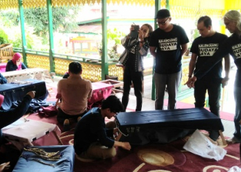 10 Penyulam Terima Bantuan Peralatan dan Bahan Tenun Kalengkang