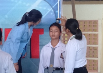 Foto--Peserta pemilihan putra-putri pariwisata 2023 Kabupatrn Sanggau tengah menjalani pengukuran tinggi badan, Rabu(08/03/2023)---Kiram Akbar