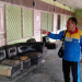 Foto----Asisten II Setda Sanggau, Paolus Usrin bersama Kabid Pasar Disperindagkop Sanggau, Andy Gustami meninjau langsung kondisi lantai II Pasar Pujasera Kota Sanggau, Jumat (10/03/2023)--Kiram Akbar