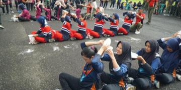 Lomba yang dilaksanakan Persit KCK Ranting 4 Yonif 644