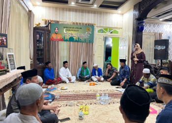 Anggota DPD RI/MPR RI, Erlinawati S,H, M.A.P saat menyampaikan sosialisasi 4 piilar MPR RI bersama masyarakat Kabupaten Kapuas Hulu