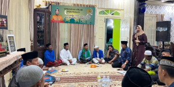 Anggota DPD RI/MPR RI, Erlinawati S,H, M.A.P saat menyampaikan sosialisasi 4 piilar MPR RI bersama masyarakat Kabupaten Kapuas Hulu