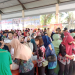 Foto---Ribuan warga emedatilokasi pasar murah yang digelar Disperindagkop dan UM Sanggau, Kamis (13/04/ 2023)--Kiram