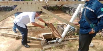 Foto---Pengecekan bak penampungan air RSUD M.Th Djaman