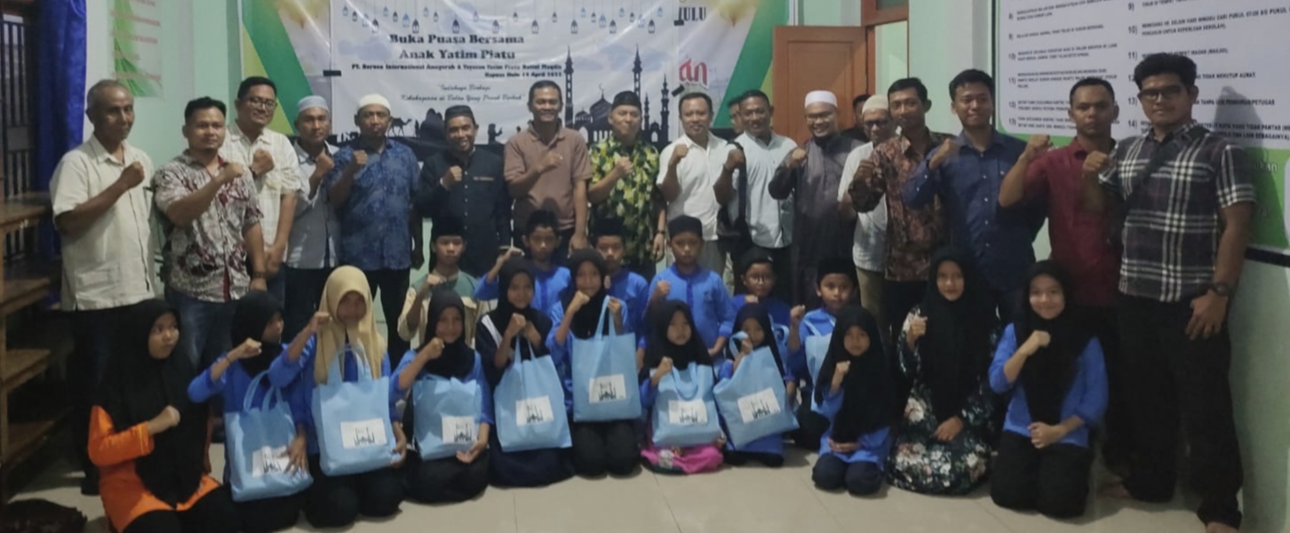 Kegiatan buka puasa bersama yang digelar PT FBG bersama anak yatim di Putussibau