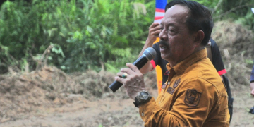 FOTO-Wakil Bupati Sanggau, Yohanes Ontot melaunching pengerjaan ruas jalan Semuntai-Kedukul---Kiram Akbar