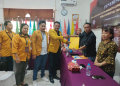 Fabianus Kasim Ketua DPC Hanura Kapuas Hulu saat menyerahkan berkas pendaftaran Bacaleg ke KPU Kapuas Hulu